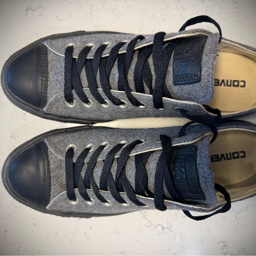 Converse men’s 8.5 size low top Chuck Taylor- RARE - Picture 3 of 5